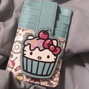 Hello Kitty *cupcake* card holder